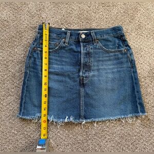 LEVIS-RIBCAGE DENIM SKIRT-size 28